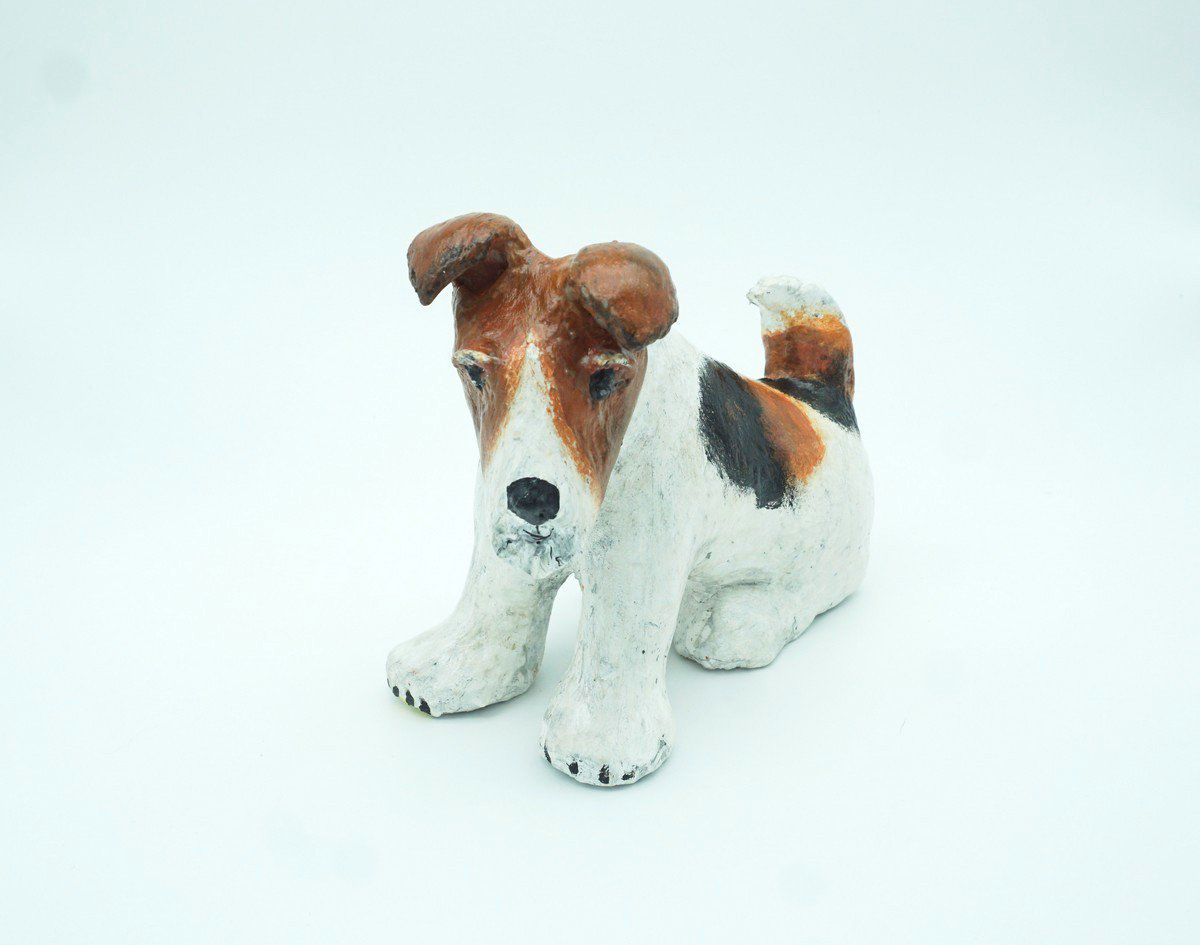Figurine Fox Terrier en papier mâché peinte fait main